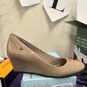 Women’s dreams  pump